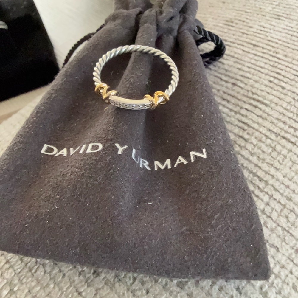 David Yurman new sz 7 Helena petite ring 
Comes w authenticity